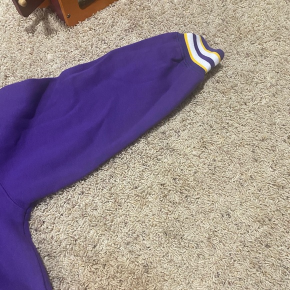 Wear by Erin Andrews Purple MN Vikings Cropped Hoodie - Picture 2 of 3